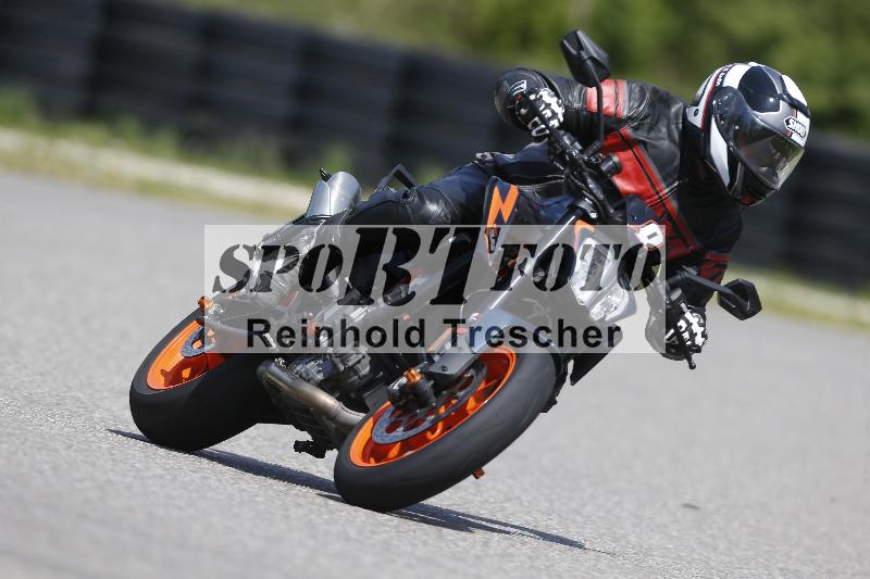 Archiv-2025/09 22.04.2025 Cornu Master School ADR/rot-rouge/0-2